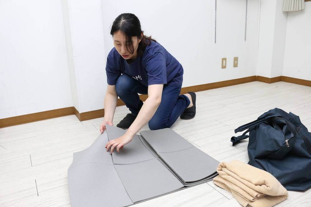 簡易ベッドを設置している